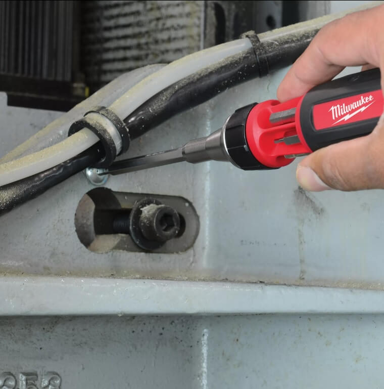 Milwaukee Multi-Bit Schraubendreher mit Ratsche 10in1