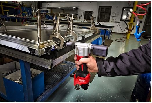 Milwaukee Akku-Blindnietgerät 12V BPRT-0 + 4 Mundstücke