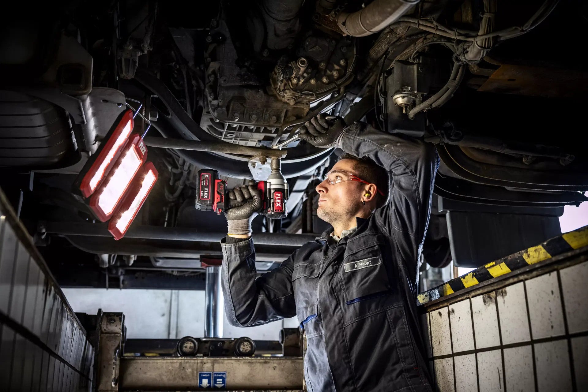 FLEX Cordless LED Work Light with Tripod 18V TL 4000 18.0/230 530375