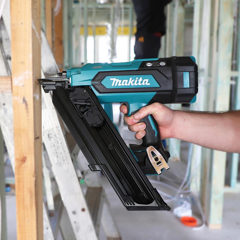 Makita Akku-Streifennagler Nagler 18V DBN900ZK LXT 50-90 mm
