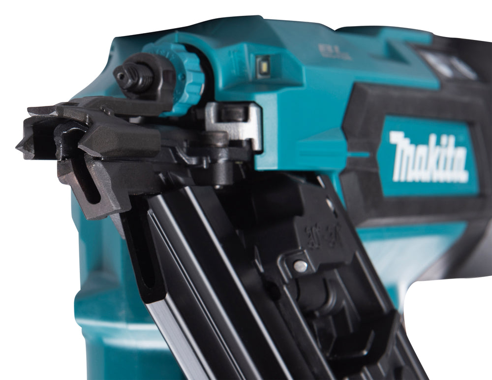 Makita Cordless Strip Nailer 18V DBN900ZK LXT 50-90 mm