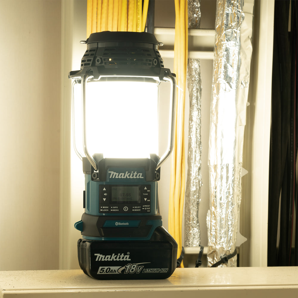 Makita Cordless Work Light / Jobsite Radio 18V DAB+ DMR056