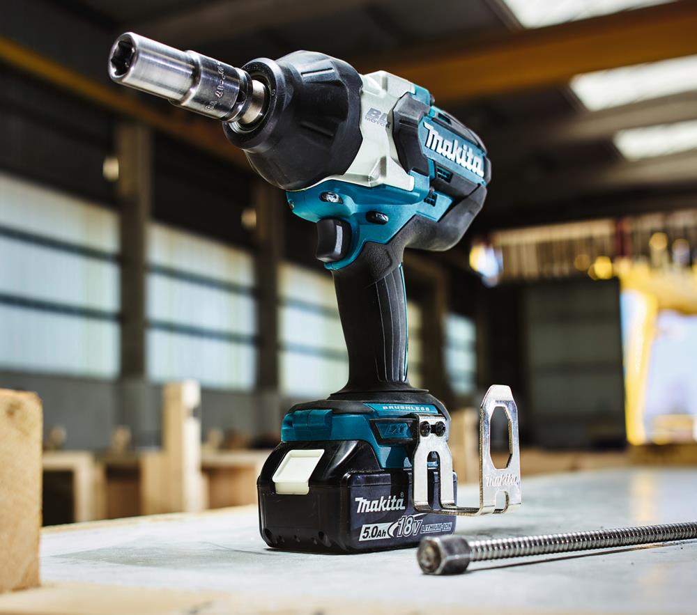 Makita Akku-Schlagschrauber 18V DTW1002SZ 1200Nm + Schwäble Schaumstoffeinlage