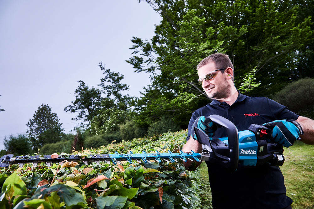 Makita 18V 60cm Cordless Hedge Trimmer DUH601RF1 + Battery Pack + DC18RC Fast Charger