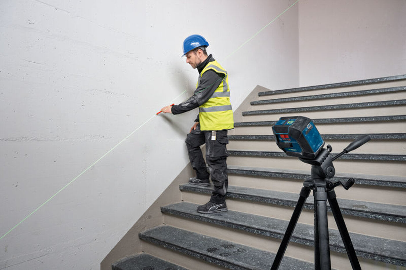 Bosch line laser cross line laser GLL 20-22 G green + tripod