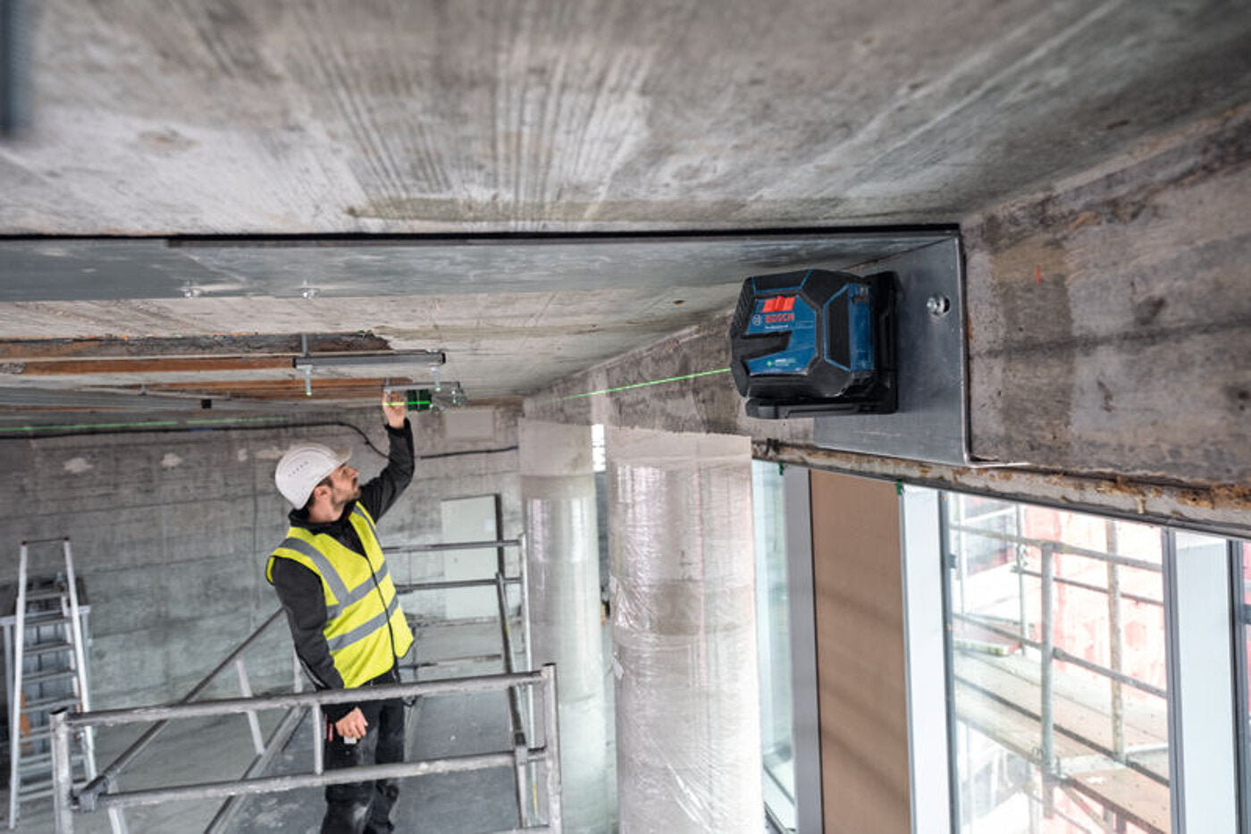 Bosch line laser cross line laser GLL 20-22 G green + tripod