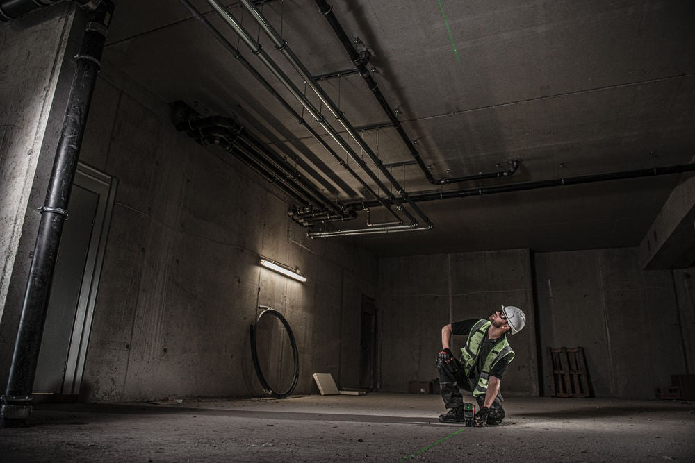 Milwaukee Akku-Kreuzlinienlaser L4 CLL-301C