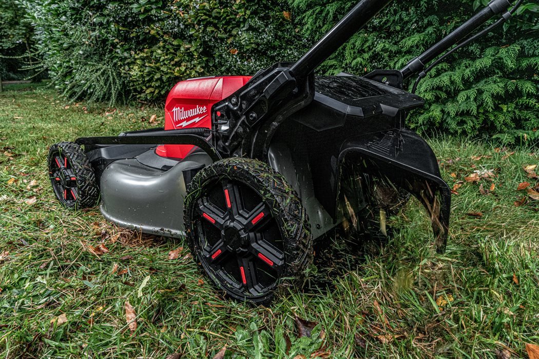 Milwaukee Akku-Rasenmäher 18V M18 F2LM53-122 4933479585 2x 12Ah Doppelladegerät