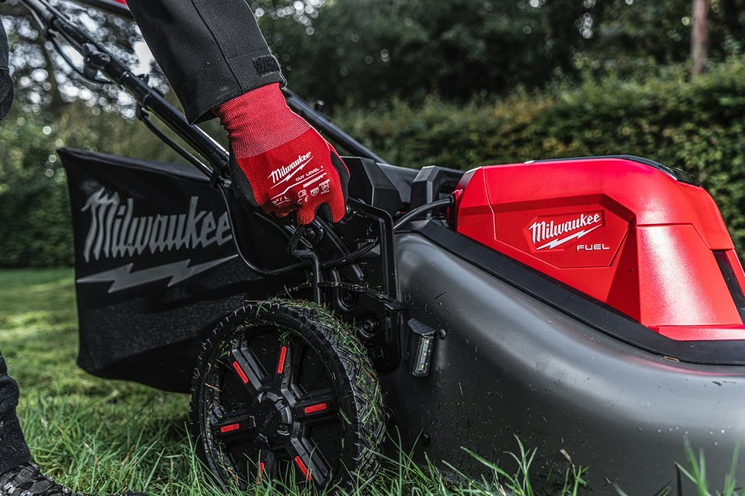 Milwaukee Akku-Rasenmäher 18V M18 F2LM53-122 4933479585 2x 12Ah Doppelladegerät