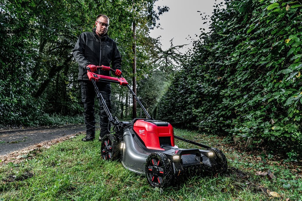 Milwaukee Akku-Rasenmäher 18V M18 F2LM53-122 4933479585 2x 12Ah Doppelladegerät