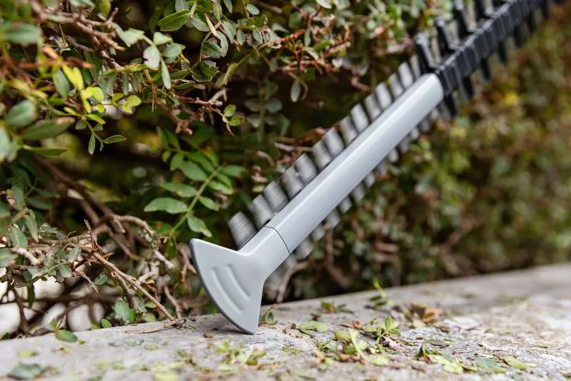 Bosch Akku-Combo Set 18V Laubbläser GBL Heckenschere GHE Trimmer GRT Kettensäge