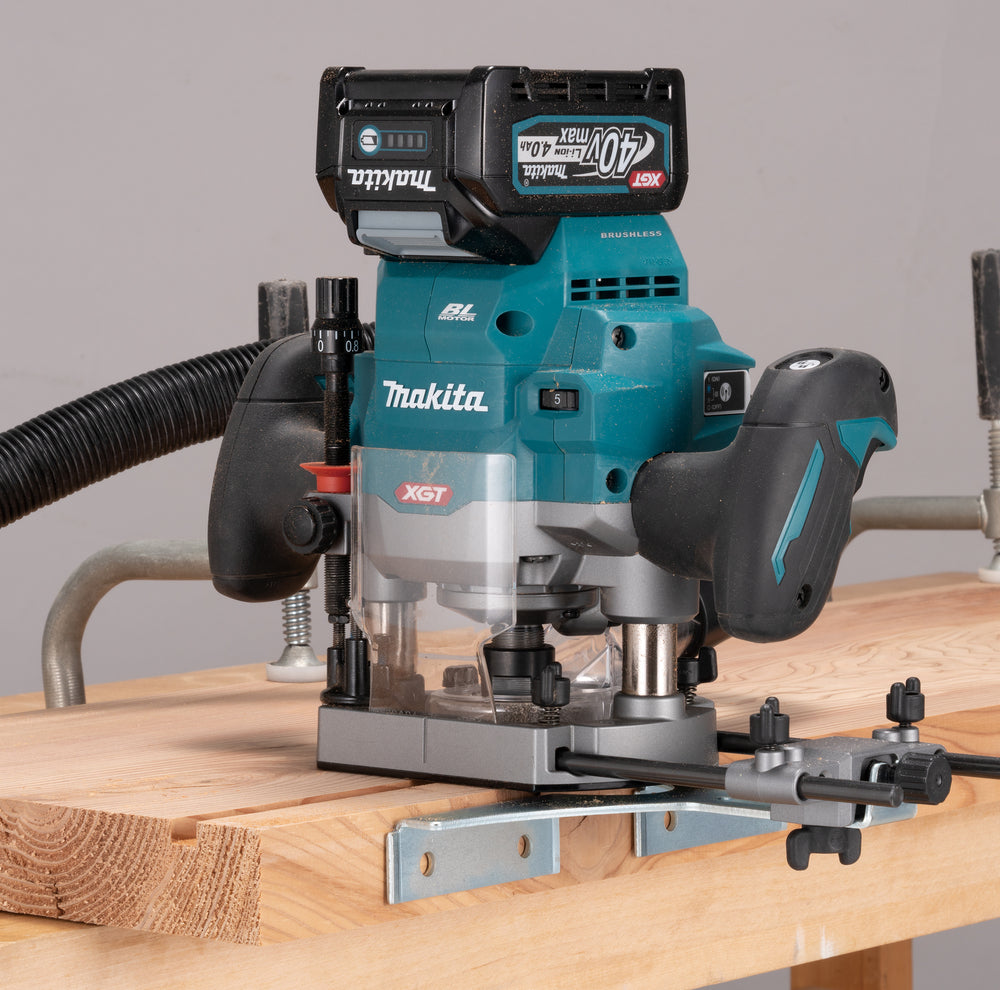 Makita Akku-Oberfräse 40V XGT RP001GZ 12mm