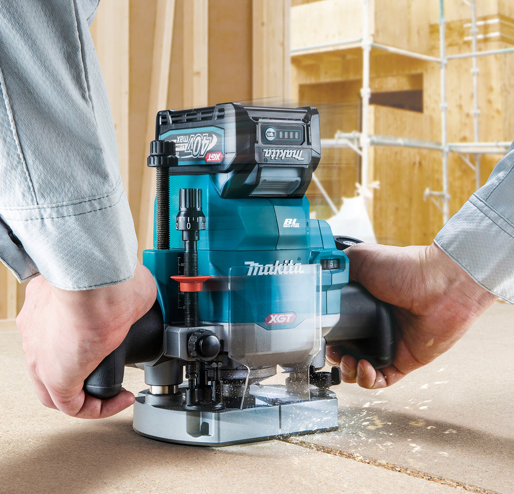 Makita Akku-Oberfräse 40V XGT RP001GZ 12mm