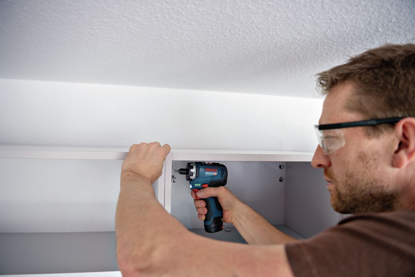 Bosch Akku-Bohrschrauber 12V GSR 12V-15 FC + Akkus Ladegerät L-BOXX