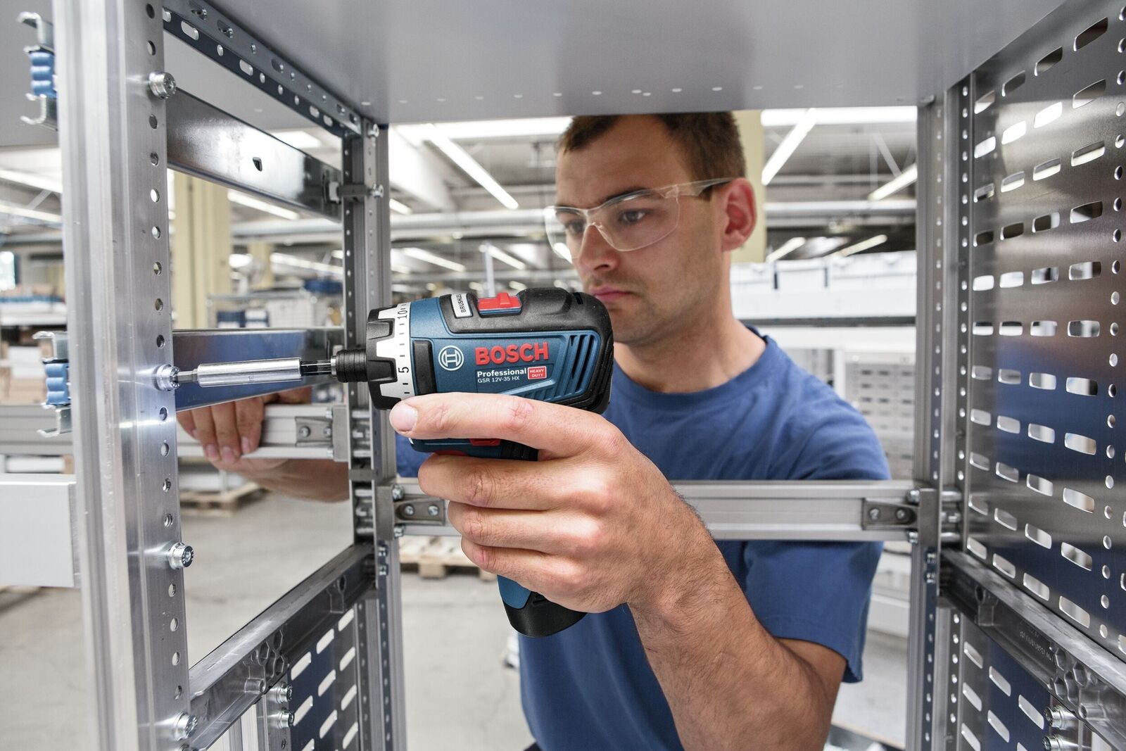 Bosch Akku-Bohrschrauber 12V GSR 12V-15 FC + Akkus Ladegerät L-BOXX