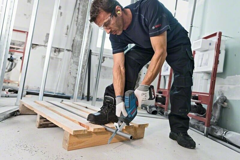 Bosch cordless reciprocating saw 18V GSA 18 V-LI C + L-BOXX