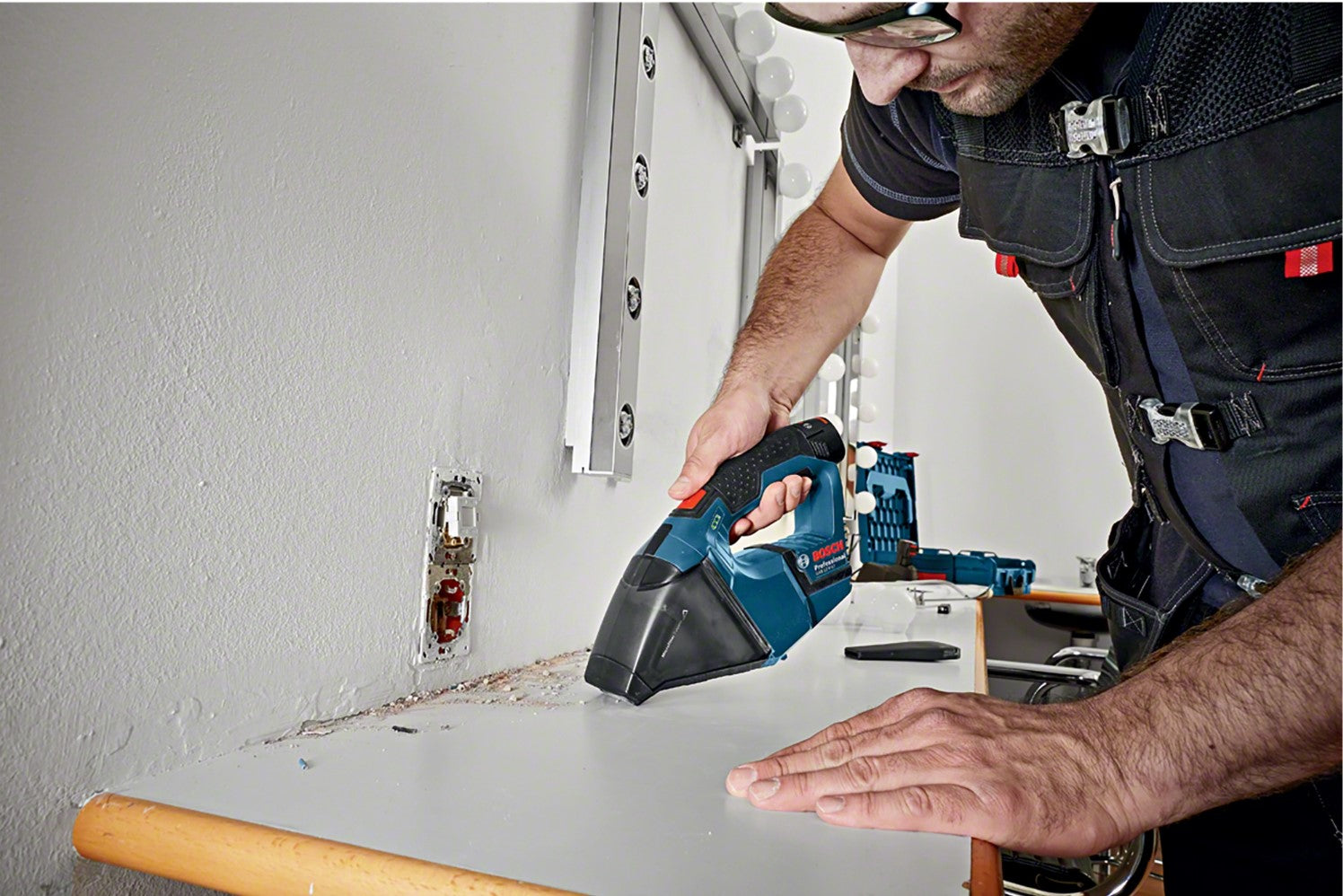 Bosch Akku-Sauger 12V GAS 12V + L-BOXX