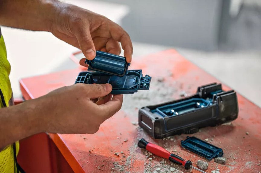 Bosch Digitales Multimeter GDM 600-15 + MH1 0601077301