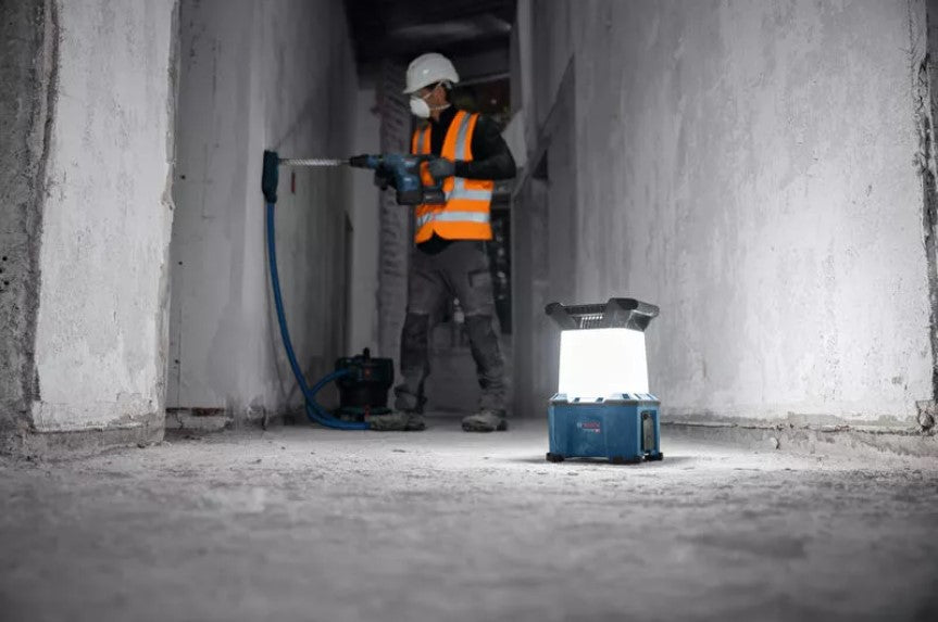 Bosch Akku-Baustrahler Bauleuchte LED 18V/230V GLA 18VH-7500 7500lm 06014A5000