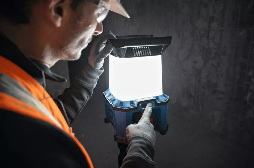 Bosch Akku-Baustrahler Bauleuchte LED 18V/230V GLA 18VH-7500 7500lm 06014A5000