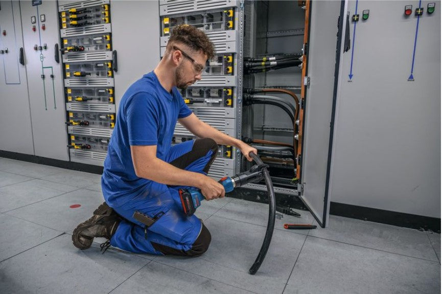 Bosch Akku-Hydraulischer Kabelschneider Kabelschere GKH 18V-50 06019P0000