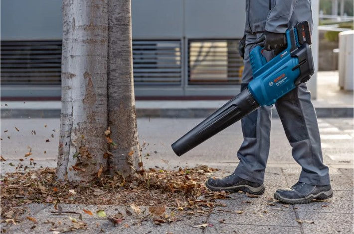 Bosch Akku-Combo Set 18V Laubbläser GBL Heckenschere GHE Trimmer GRT Kettensäge