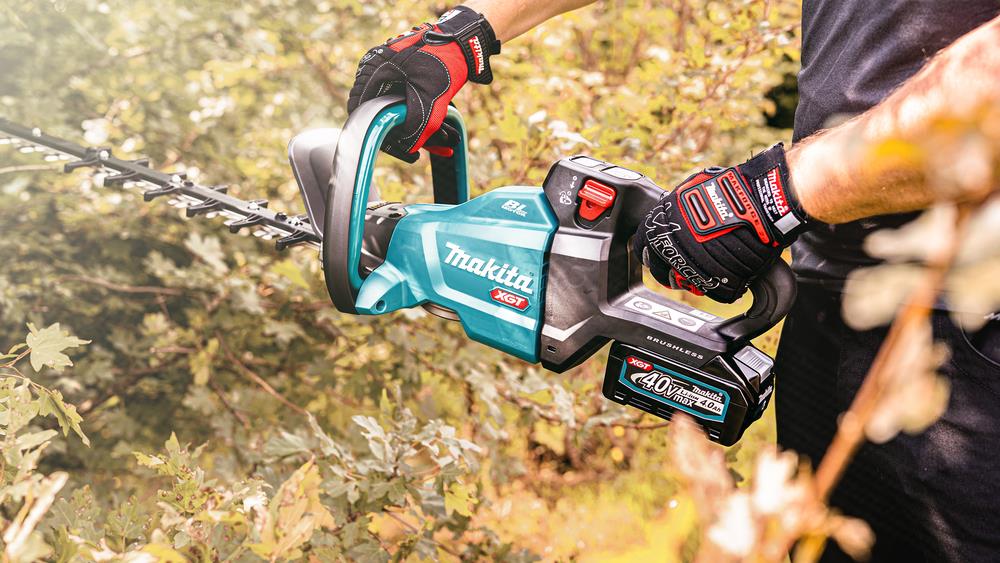Makita 40V XGT 60cm Cordless Hedge Trimmer UH006GZ